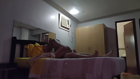 I'm showing off my ass on a webcam with a hairy pussy