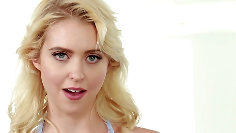 Amateur blonde gets fucked in the kitchen by a horny man